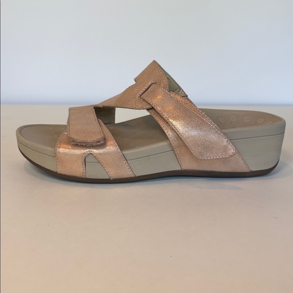 Vionic Kylan Pink Metallic Sandals. Size 8 - Picture 5 of 9